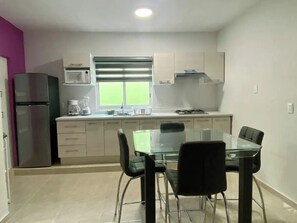 아파트, 침대(여러 개), 주방, 타워 | 다이닝룸