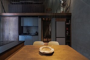 Luxury Studio Suite, Courtyard View | Living area | TV - Veinticinco20h (Querétaro)