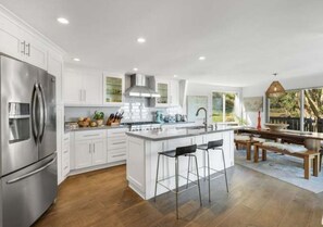 Kühlschrank, Ofen, Herdplatte, Geschirrspüler