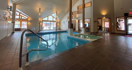 Trail Creek: 1 BR with Loft. Ski Home Trail. Bus. Hot Tub. Pool. #64