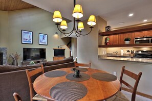 Dining - Trail Creek: 1 BR with Loft. Ski Home Trail. Bus. Hot Tub. Pool. #64 (Killington)