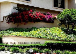 Property grounds - This is it! Beautiful 2BR-2BA Condo at Del Mar Beach Club, with private beach (Solana Beach)