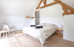 3 多间卧室、旅行婴儿床、免费 WiFi、床单