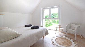 Room - 3 bedroom lovely home in La Pernelle (La Pernelle)
