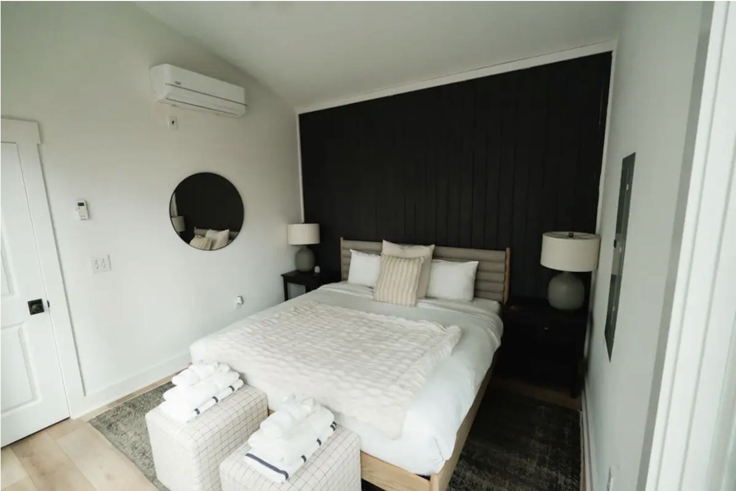 1 bedroom, bed sheets
