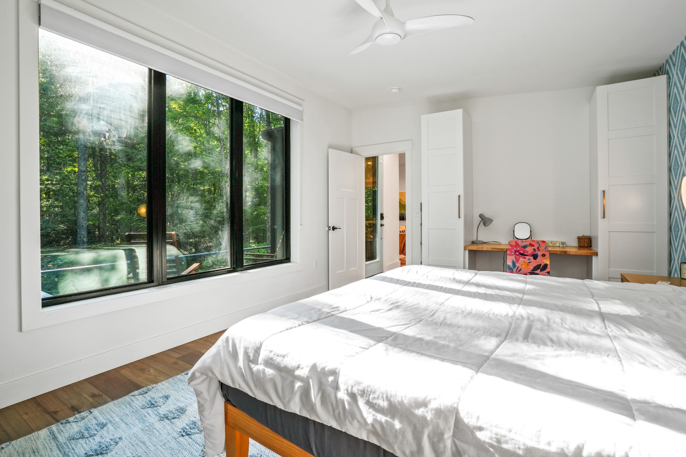 1 bedroom, bed sheets