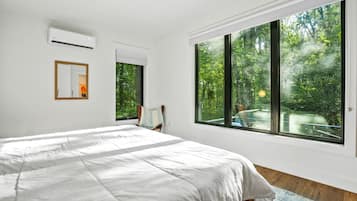 1 bedroom, bed sheets