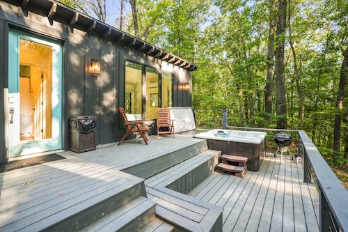 Maren's Hideaway | Hocking Hills, Modern, 40 Acres