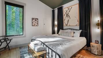 1 bedroom, bed sheets