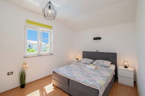 4 quartos, acesso à internet, roupa de cama