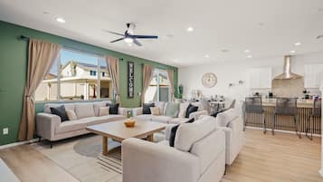 Smart TV, chimenea, videojuegos y futbolito