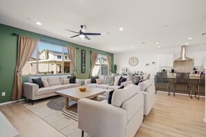 Smart TV, fireplace, video games, table football - Coachella Luxe Oasis 6BR Resort Self Check-in (Coachella)