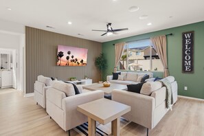 Smart TV, fireplace, video games, table football - Coachella Luxe Oasis 6BR Resort Self Check-in (Coachella)