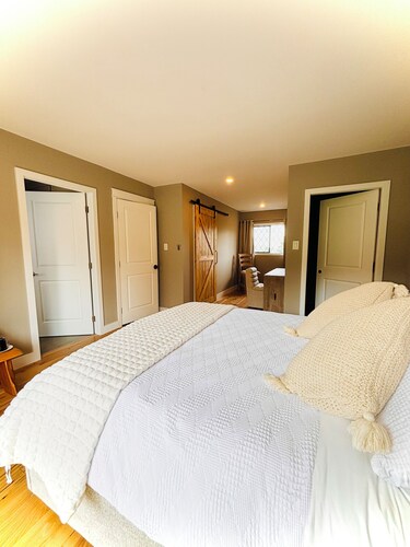 Golf Course and Beach View Room in a desirable location near Qualicum Beach town