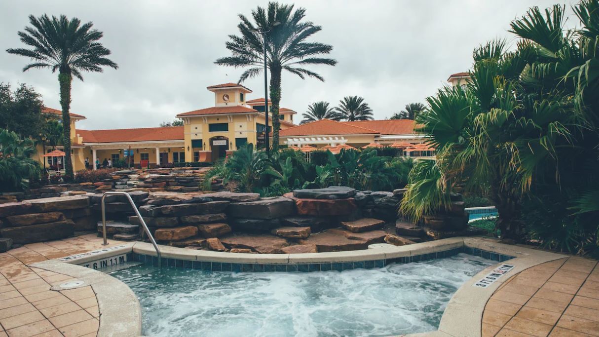 2 Units with Kitchen! Outdoor Pool, Short Drive to SeaWorld Orlando!