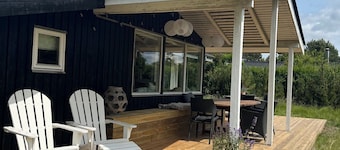 Holiday home close to the beach in Nødebohuse