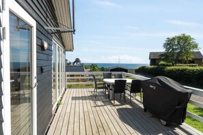 Outdoor dining - Holiday home with a fantastic view (Allinge)