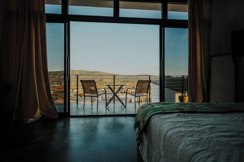 Bungalow 4 Queen Villa Loar, In The Heart of El Valle De Guadalupe.