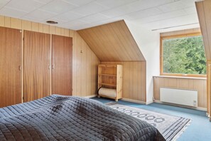 3 Schlafzimmer, Bügeleisen/Bügelbrett
