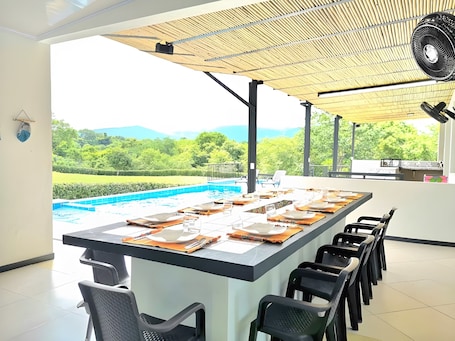 Dining room. Excepcional CASA FINCA piscina wi-fi tv