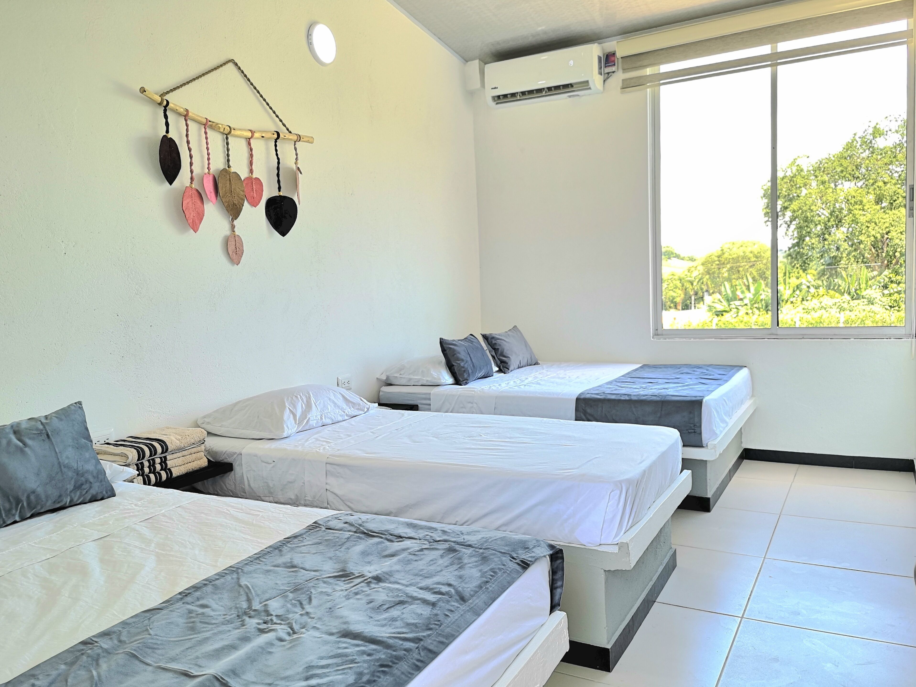 6 habitaciones, ropa de cama de alta calidad y cortinas blackout 