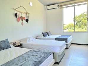 6 多间卧室、高档床上用品、遮光窗帘、床单