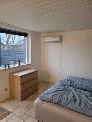 4 bedrooms, iron/ironing board, free WiFi