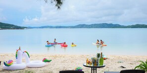 Private beach, white sand, beach cabanas, sun-loungers - Le Grand Bleu (Tatsugo)