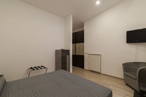 2 habitaciones, tabla de planchar con plancha, wifi y ropa de cama 
