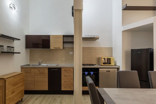 Fridge, microwave, oven, stovetop