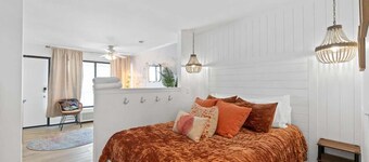 The Queen's View by Brunswick Vacation Rentals: Renovated Condo at Causeway Inn