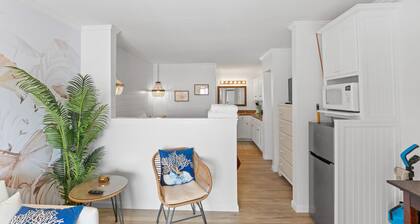 The Queen's View by Brunswick Vacation Rentals: Renovated Condo at Causeway Inn