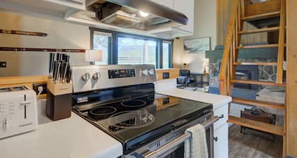 Indoor Pool & Hot Tub Open 24/7! Cozy 2-bedroom condo next to Town Center!