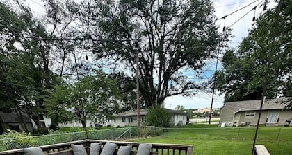 Cozy on Campus! Keep it simple at this centrally-located place on the KU Campus.