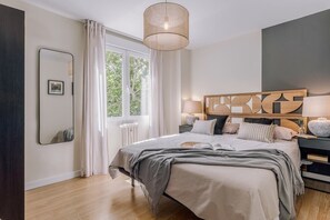 2 quartos, ferros/tábuas de passar roupa, Wi-Fi, roupa de cama