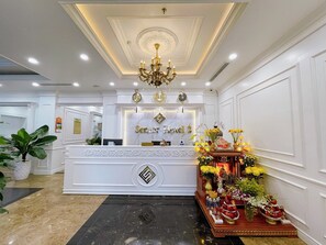 Reception - Senior Hotel (Can Tho)