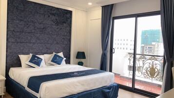 Deluxe-dobbeltværelse | Premium-sengetøj, minibar, skrivebord