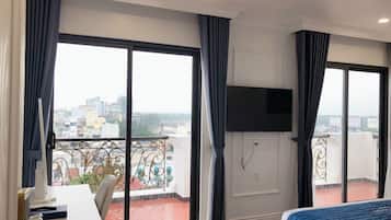 Premium bedding, minibar, desk, laptop workspace