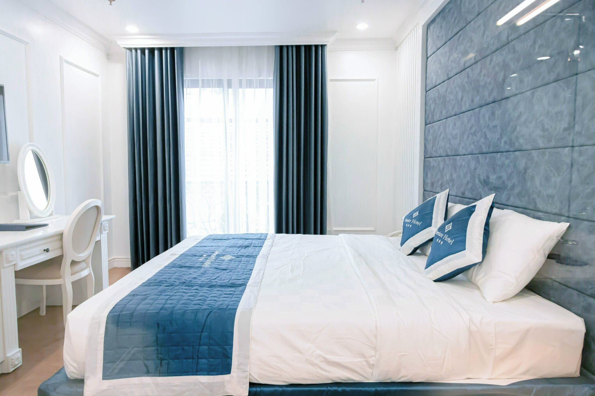 Phòng đôi Deluxe, 1 giường cỡ queen | Bộ đồ giường cao cấp, minibar, bàn 