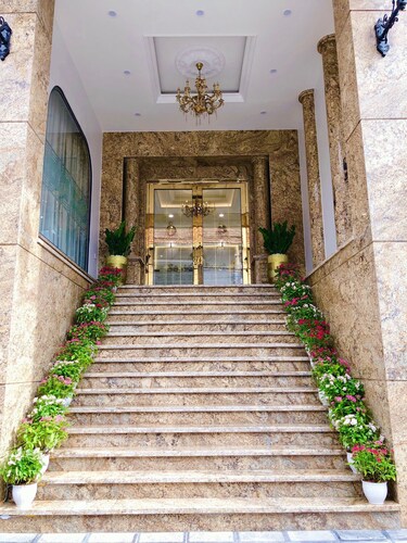Senior Hotel