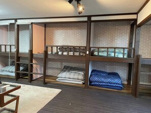1 slaapkamer, een bureau, gratis wifi, beddengoed