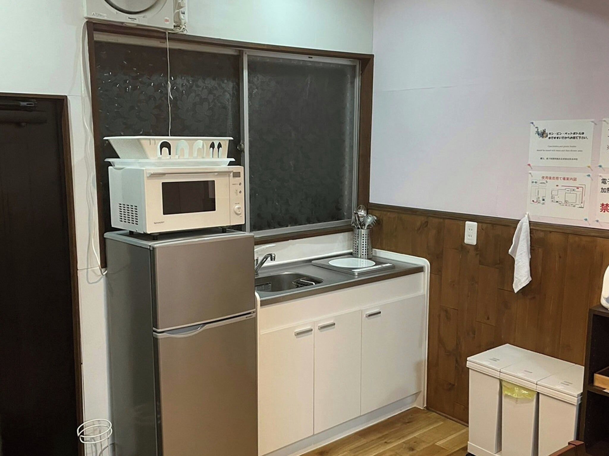 Fridge, microwave, stovetop, cookware/dishes/utensils