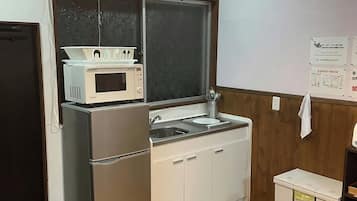 Fridge, microwave, stovetop, cookware/dishes/utensils
