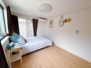 4 bedrooms, desk, free WiFi, bed sheets