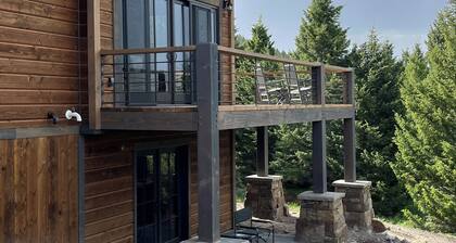 Spectacular new mountain ranch home in Cameron Montana. 30 min from Yellowstone