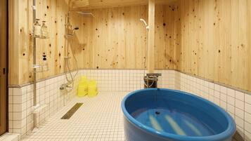 Secador de pelo y toallas