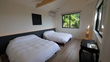 4 bedrooms, desk, iron/ironing board, free WiFi