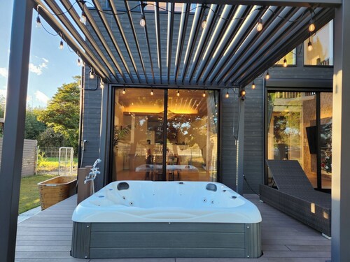 Barrel sauna outdoor jacuzzi BBQ pet dog allowe / Choseigun Chiba