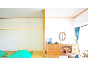 1 sovrum, skrivbord, strykjärn/strykbräda och gratis wi-fi