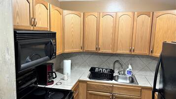 Micro-ondes, four, plaque de cuisson